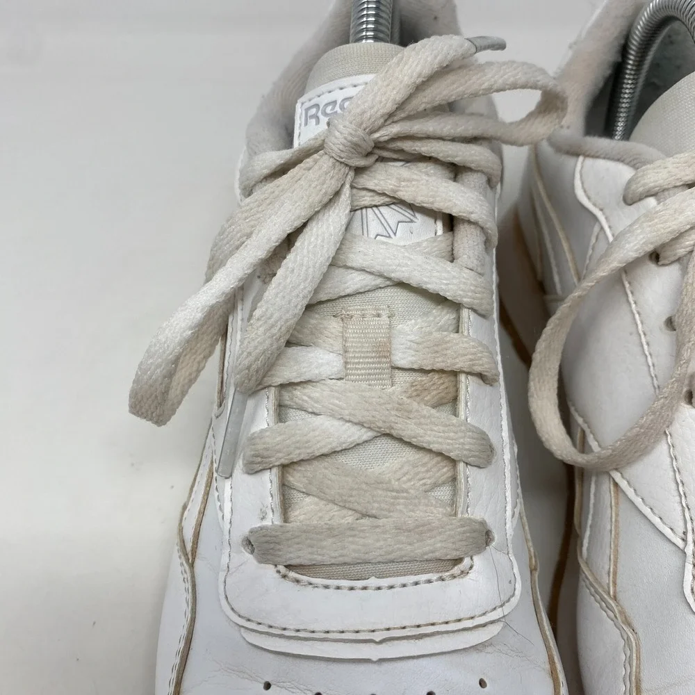 Reebok Classic Solid‎ White Casual Tennis Shoe Women's Size 9